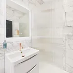 Host & - Bellevue Luxe