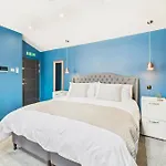 Host & - Bellevue Luxe רדקאר