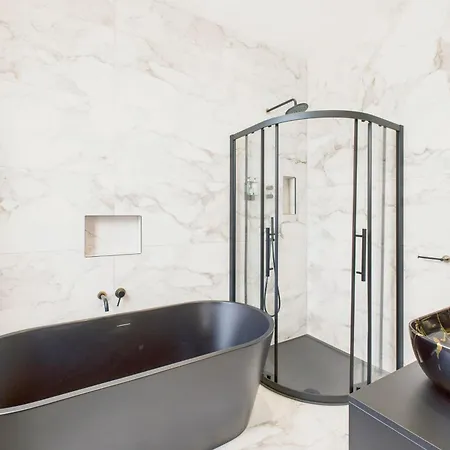 Host & - Bellevue Luxe *