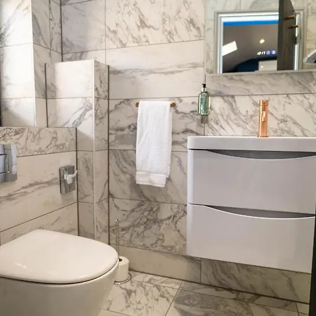Bellevue Luxe - *