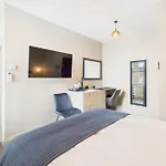 Host & - Bellevue Luxe * Redcar
